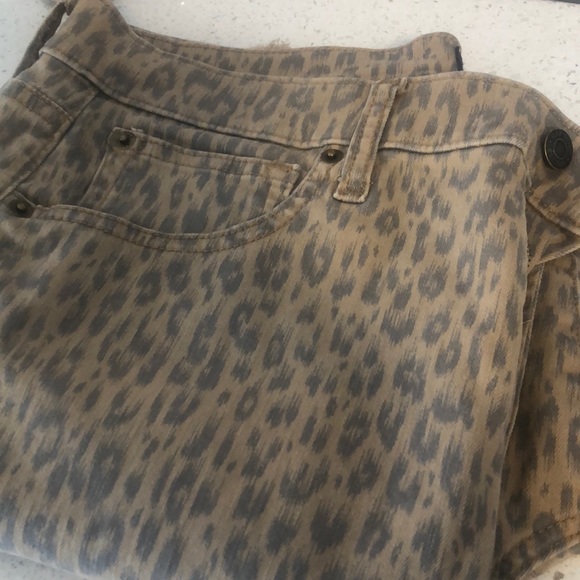 Gap Faded Leopard Raw Hem jeans - Picture 3 of 3